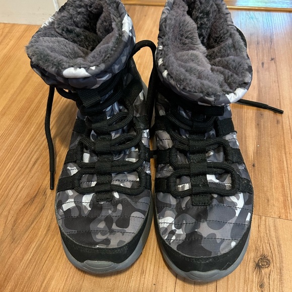 Nike Black and Gray Winter Boots with Camouflage Pattern - Picture 1 of 5